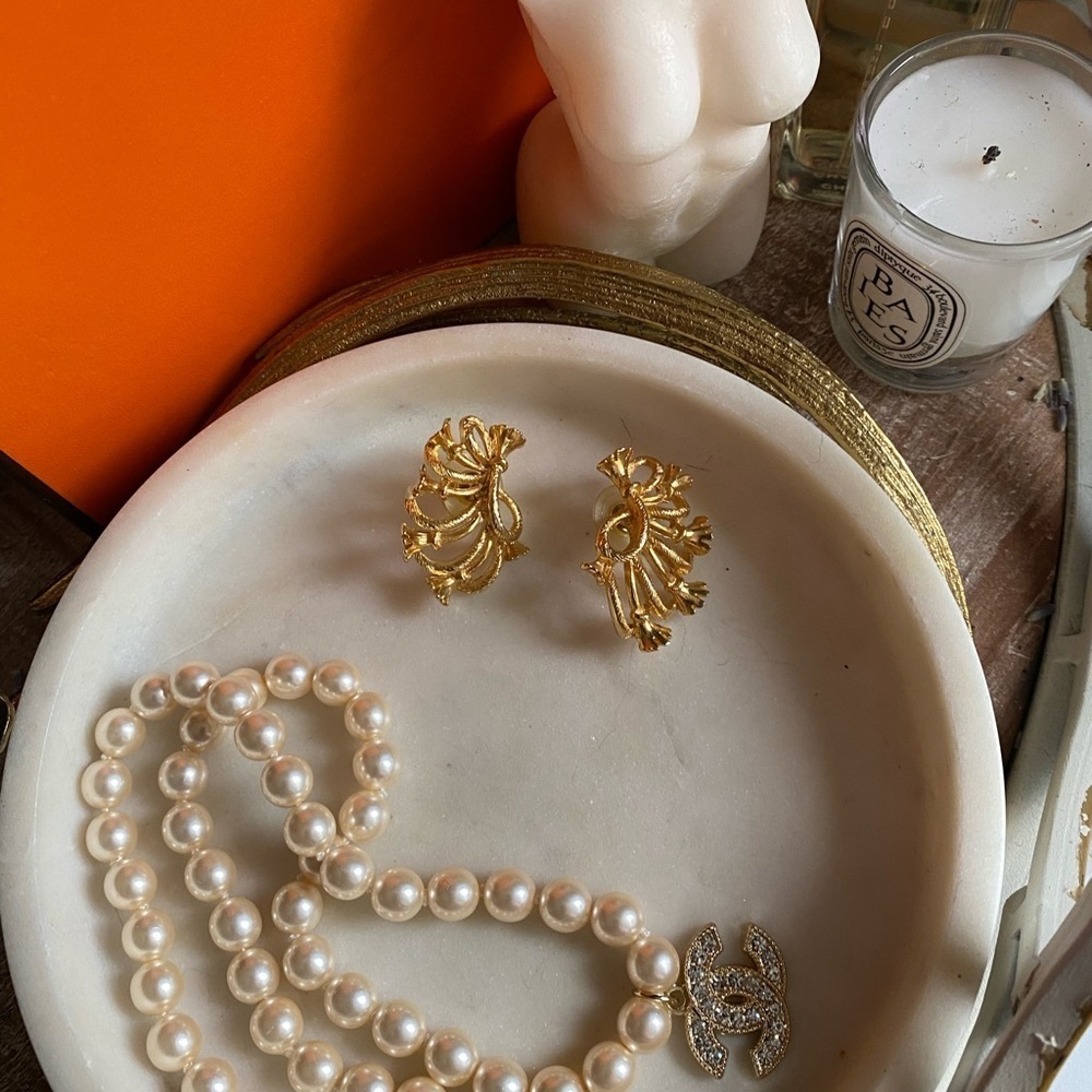 Vintage gold tone statement earrings